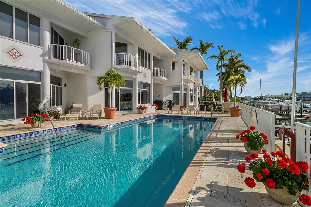 En Venta: $1,995,000 (5 camas, 3 baños, 4750 Pies cuadrados)