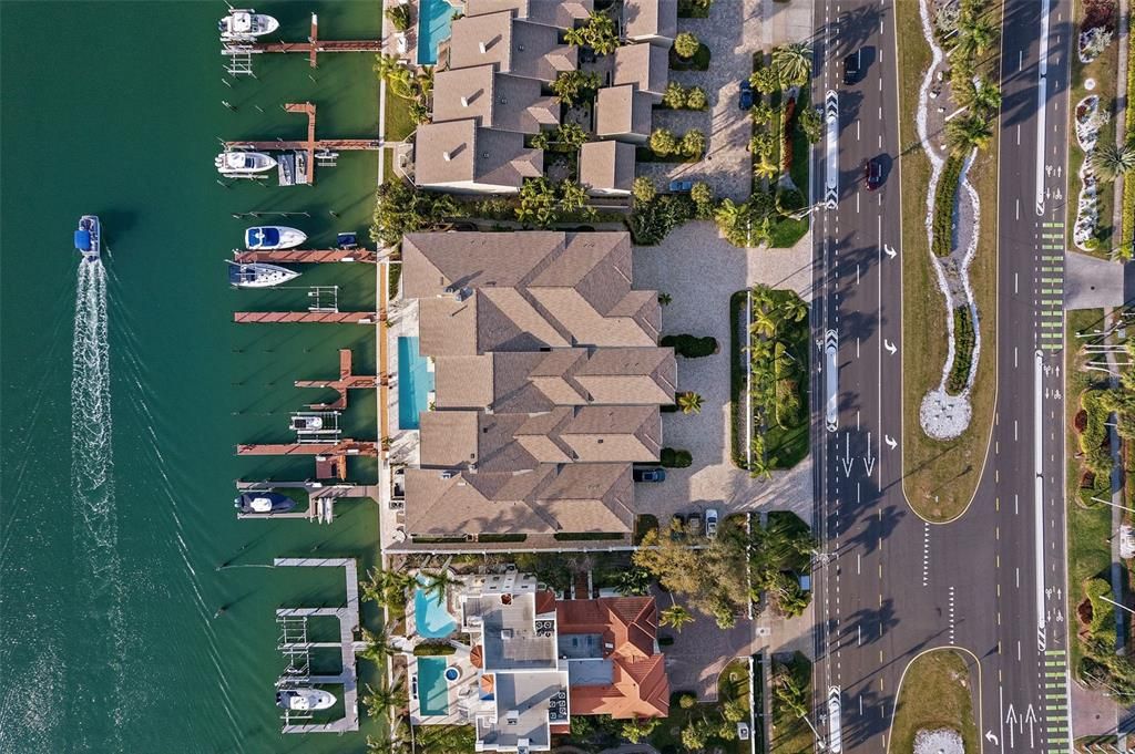 En Venta: $1,995,000 (5 camas, 3 baños, 4750 Pies cuadrados)