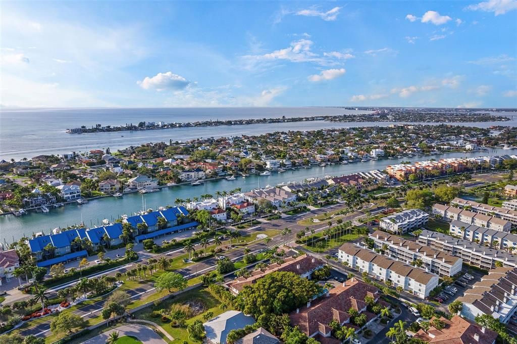 En Venta: $1,995,000 (5 camas, 3 baños, 4750 Pies cuadrados)