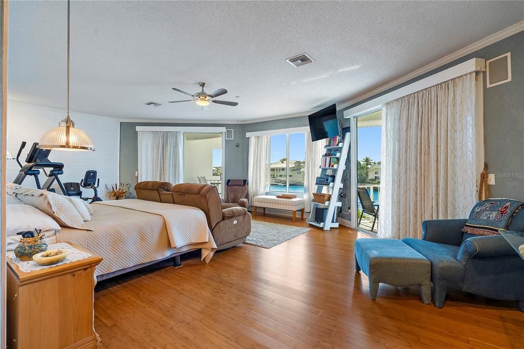 En Venta: $1,995,000 (5 camas, 3 baños, 4750 Pies cuadrados)