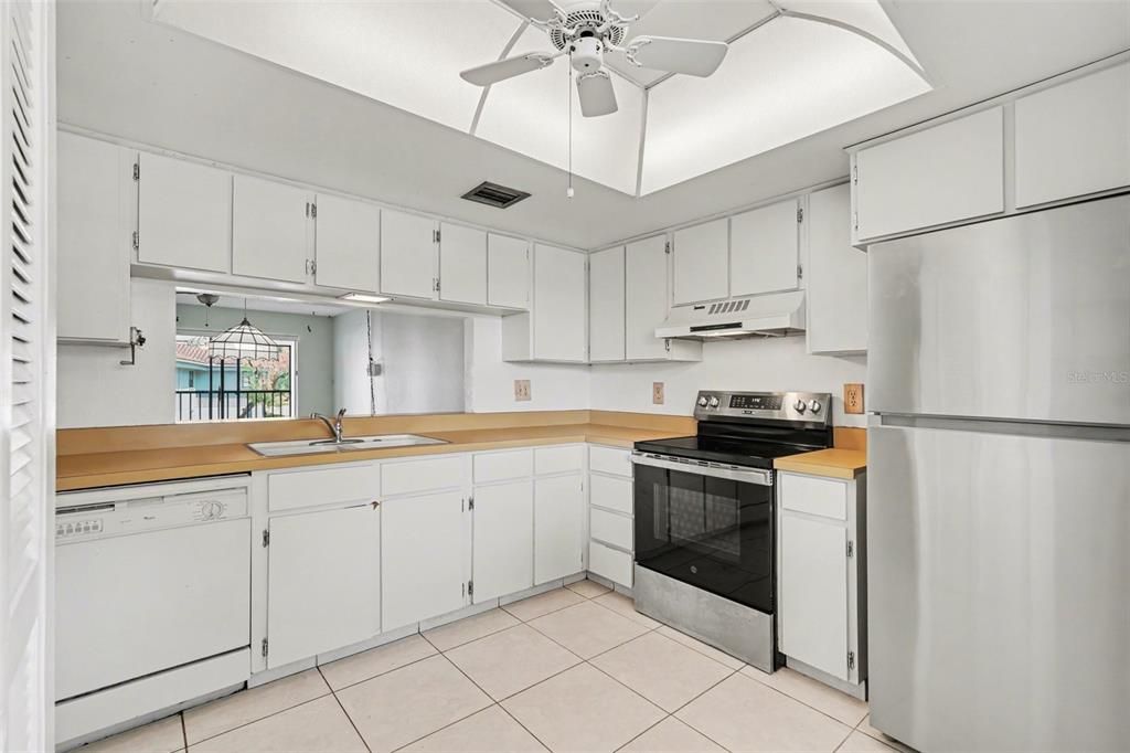 Activo con contrato: $118,000 (2 camas, 2 baños, 1110 Pies cuadrados)