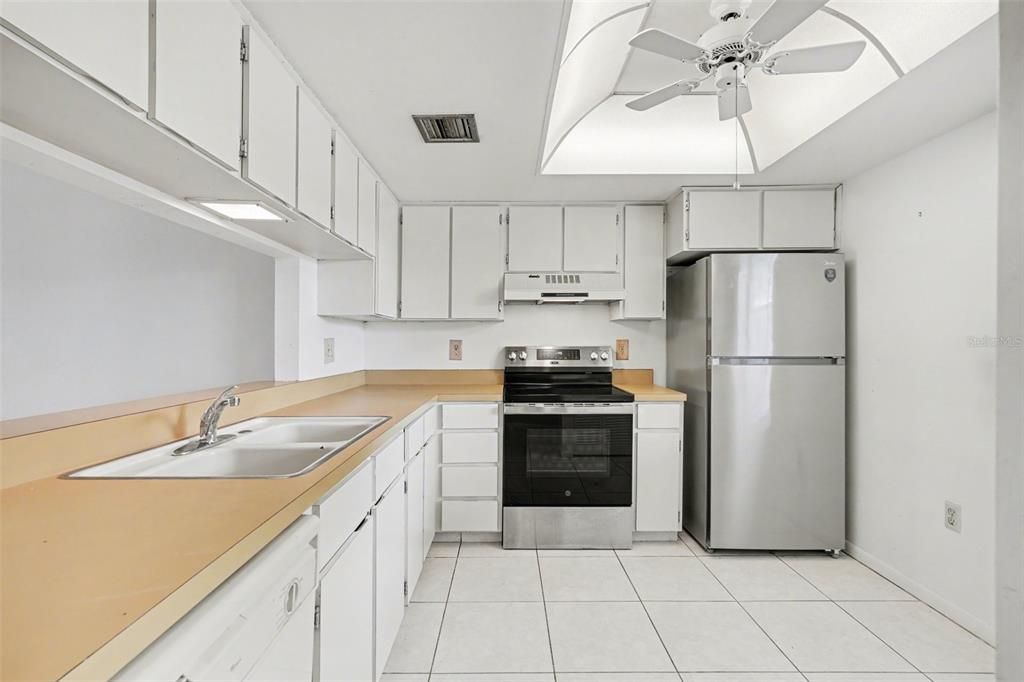 Activo con contrato: $118,000 (2 camas, 2 baños, 1110 Pies cuadrados)