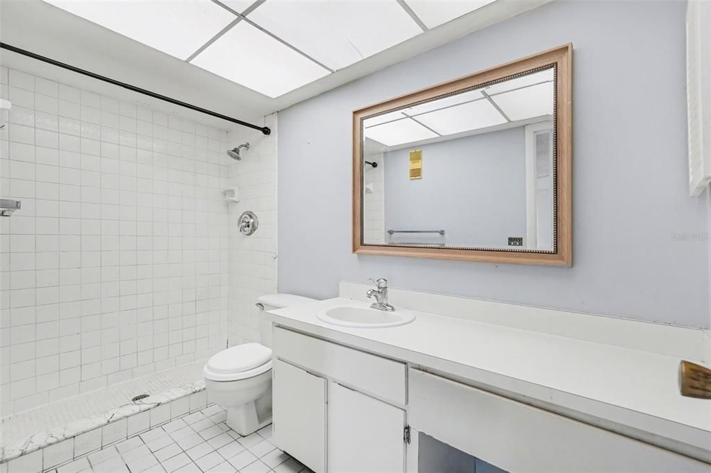 Activo con contrato: $118,000 (2 camas, 2 baños, 1110 Pies cuadrados)