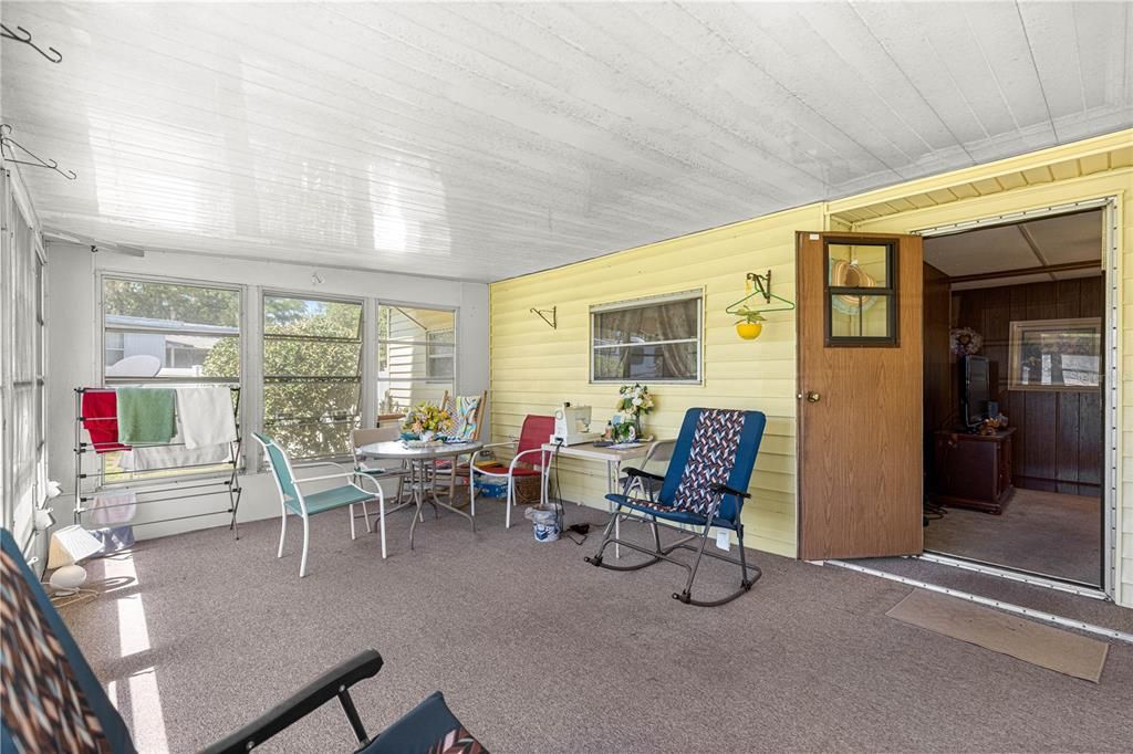 For Sale: $125,000 (2 beds, 1 baths, 864 Square Feet)