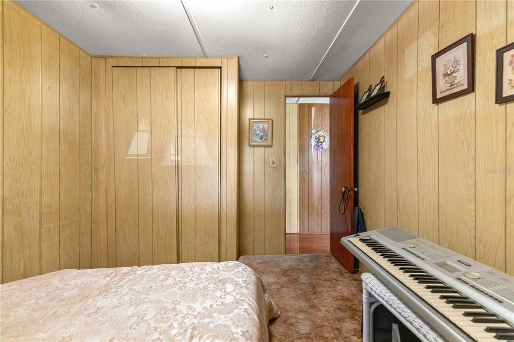 For Sale: $125,000 (2 beds, 1 baths, 864 Square Feet)