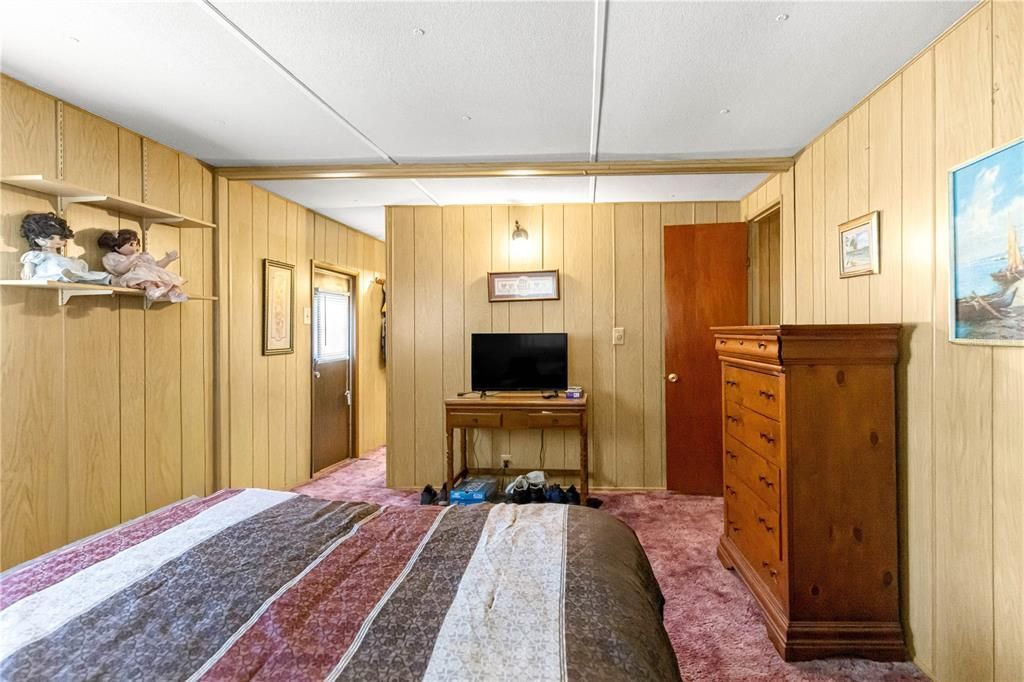 For Sale: $125,000 (2 beds, 1 baths, 864 Square Feet)