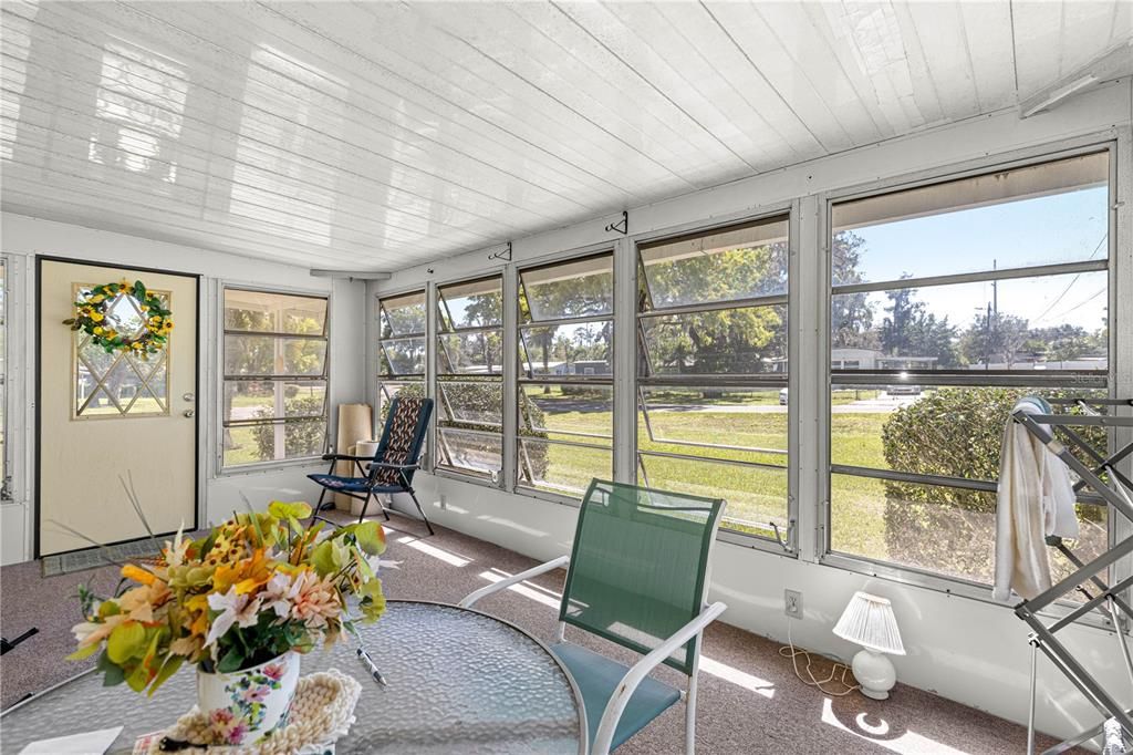 For Sale: $125,000 (2 beds, 1 baths, 864 Square Feet)