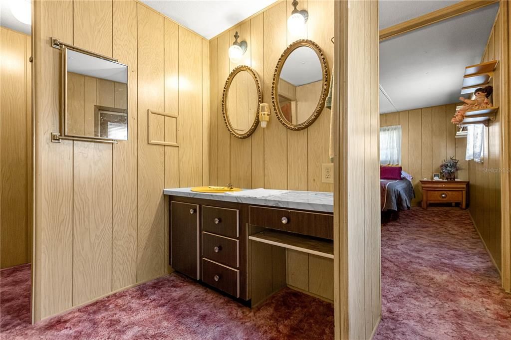 For Sale: $125,000 (2 beds, 1 baths, 864 Square Feet)