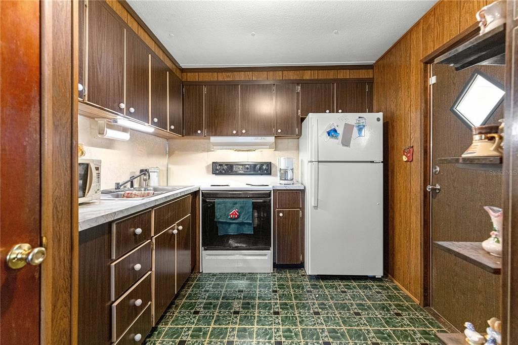 For Sale: $125,000 (2 beds, 1 baths, 864 Square Feet)