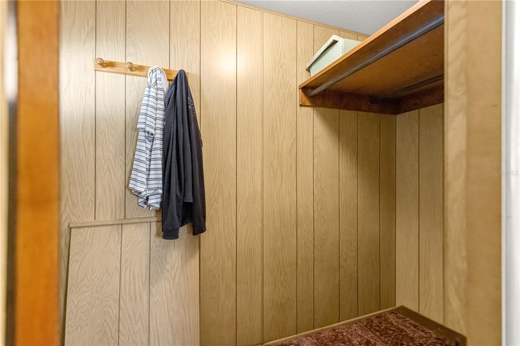 For Sale: $125,000 (2 beds, 1 baths, 864 Square Feet)