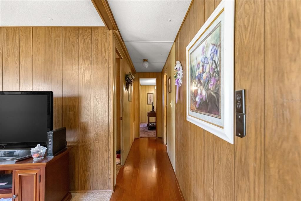 For Sale: $125,000 (2 beds, 1 baths, 864 Square Feet)