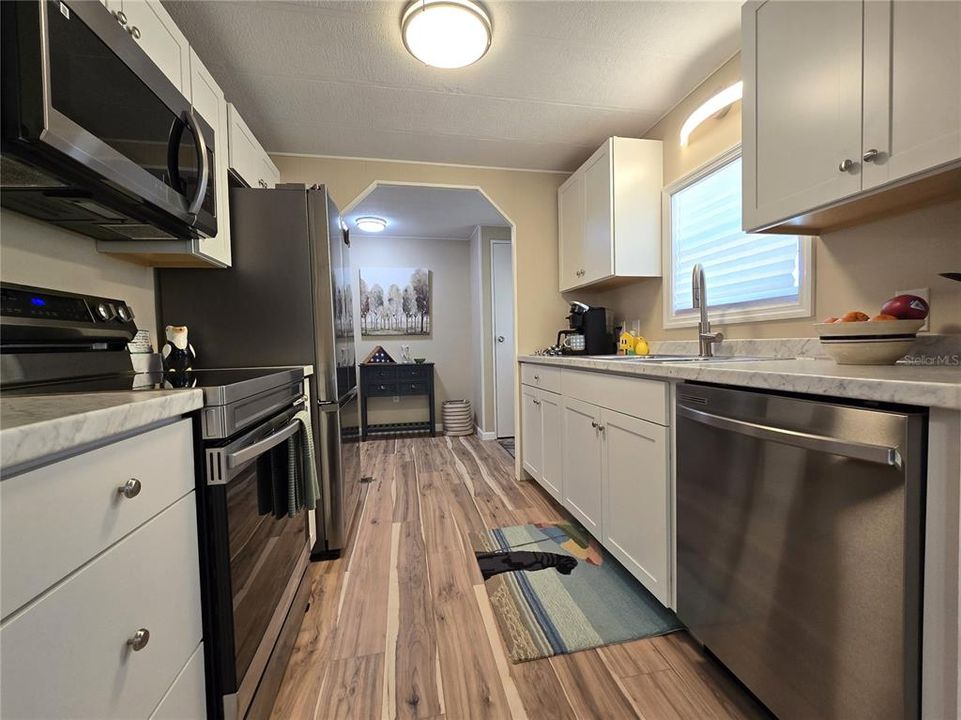 For Sale: $179,000 (2 beds, 2 baths, 1272 Square Feet)