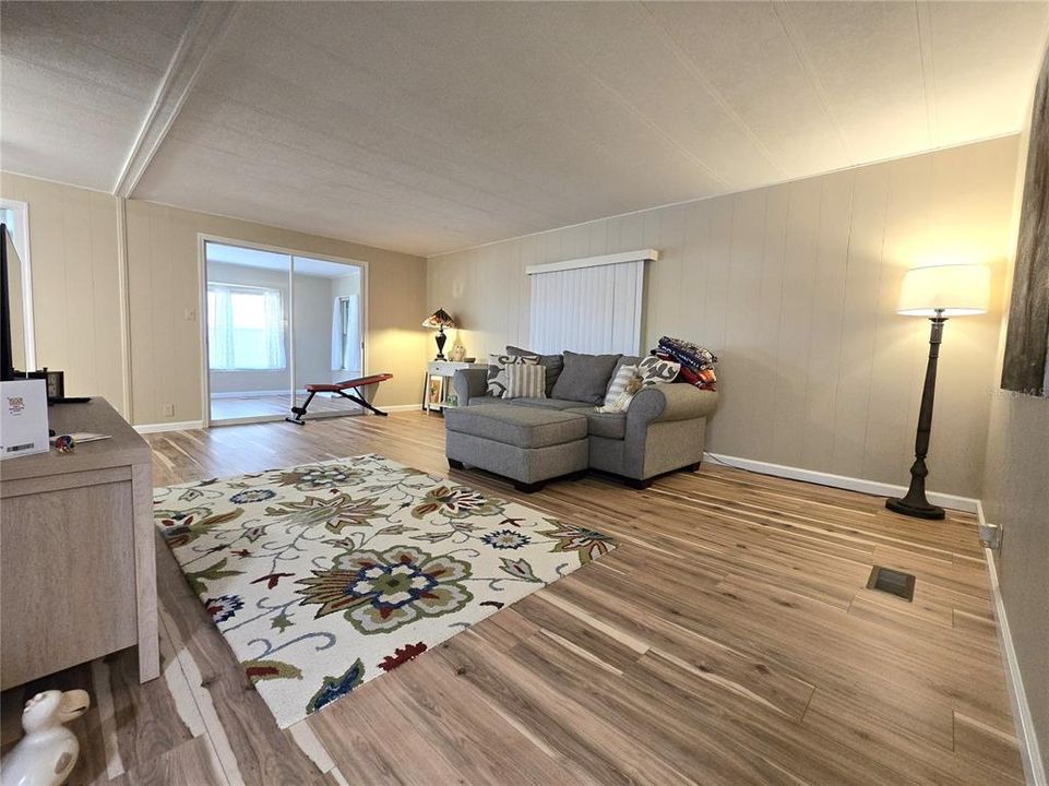 For Sale: $179,000 (2 beds, 2 baths, 1272 Square Feet)
