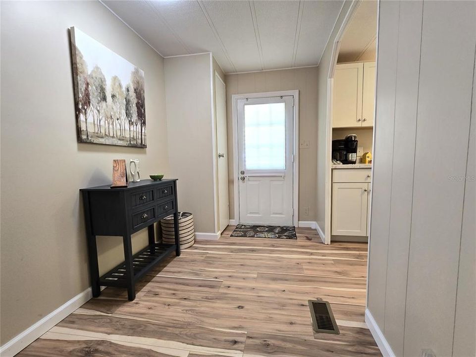 For Sale: $179,000 (2 beds, 2 baths, 1272 Square Feet)