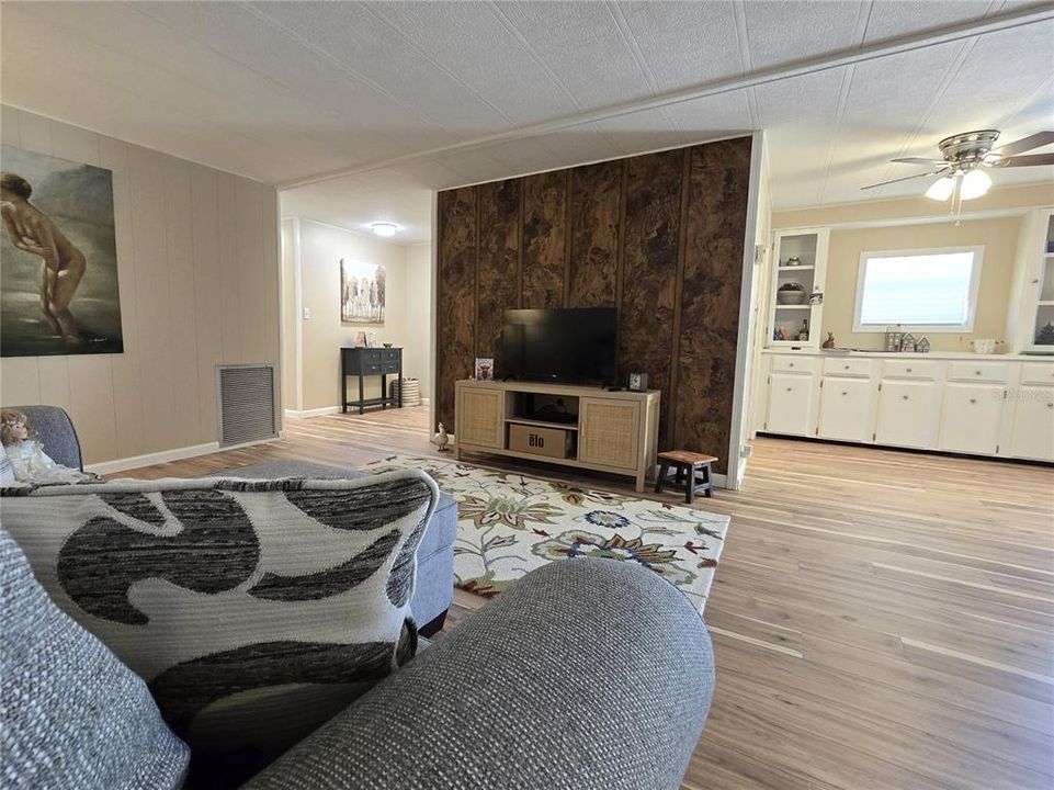 For Sale: $179,000 (2 beds, 2 baths, 1272 Square Feet)