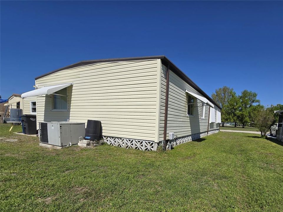 For Sale: $179,000 (2 beds, 2 baths, 1272 Square Feet)