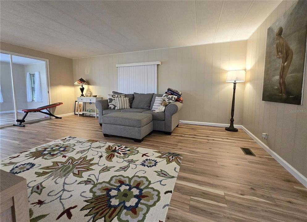 For Sale: $179,000 (2 beds, 2 baths, 1272 Square Feet)