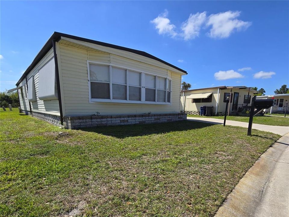 For Sale: $179,000 (2 beds, 2 baths, 1272 Square Feet)