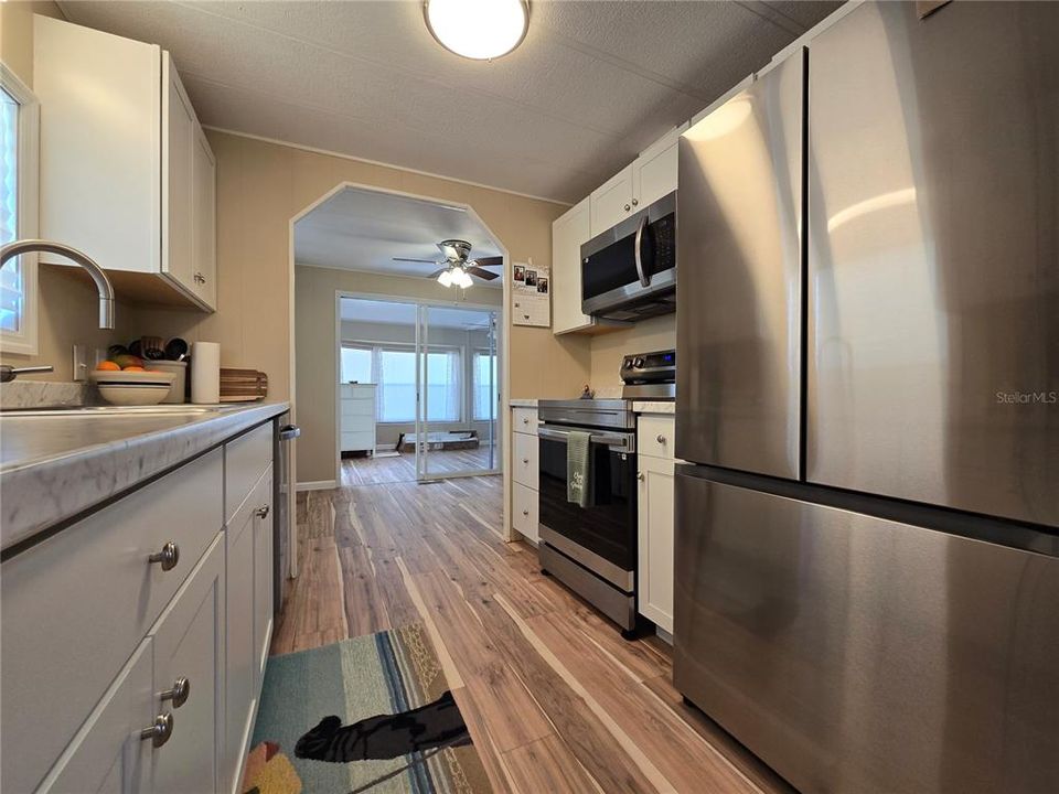 For Sale: $179,000 (2 beds, 2 baths, 1272 Square Feet)