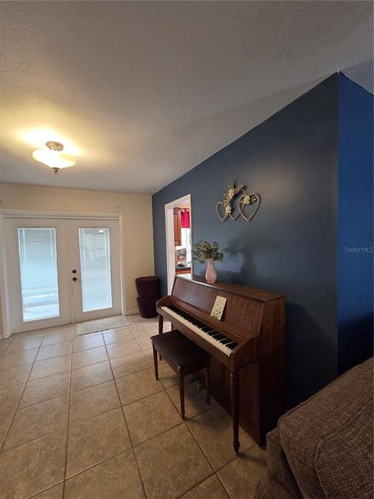 Activo con contrato: $324,900 (4 camas, 3 baños, 2058 Pies cuadrados)