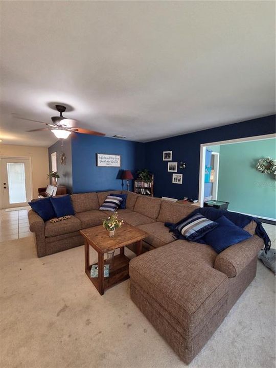 Activo con contrato: $324,900 (4 camas, 3 baños, 2058 Pies cuadrados)