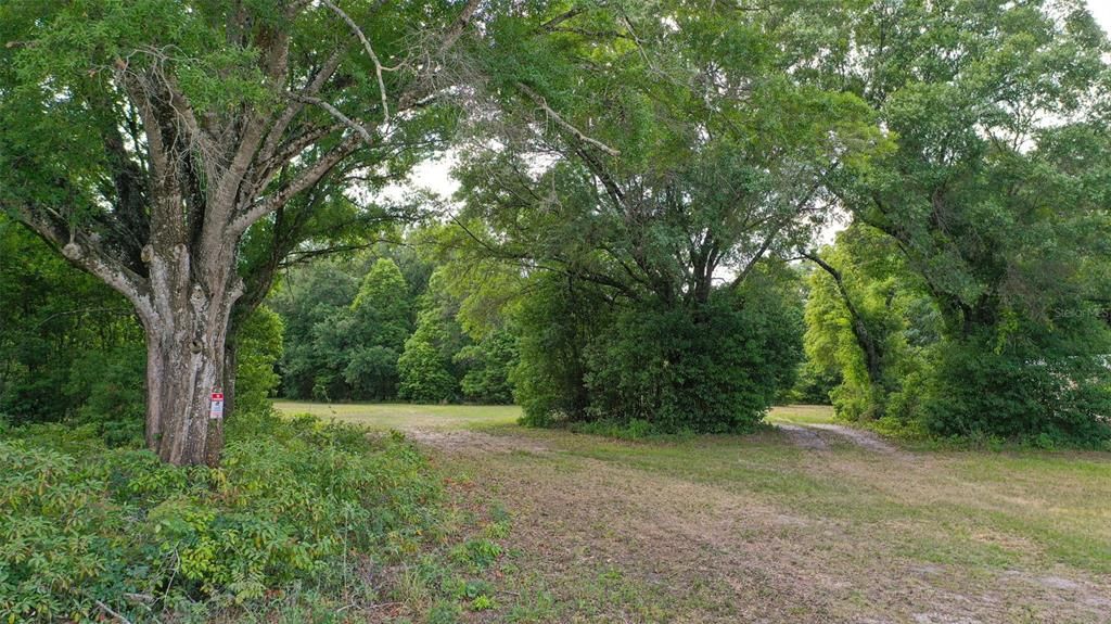 На продажу: $769,000 (14.41 acres)