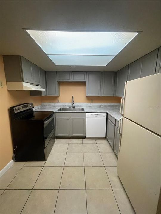 В аренду: $1,200 (2 спален, 2 ванн, 1072 Квадратных фут)