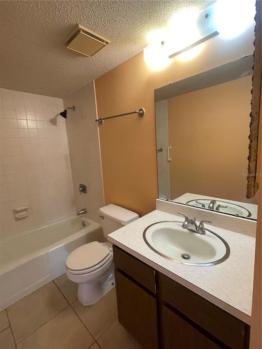В аренду: $1,200 (2 спален, 2 ванн, 1072 Квадратных фут)