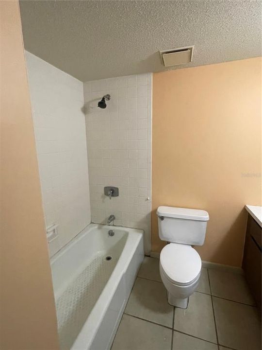 В аренду: $1,200 (2 спален, 2 ванн, 1072 Квадратных фут)