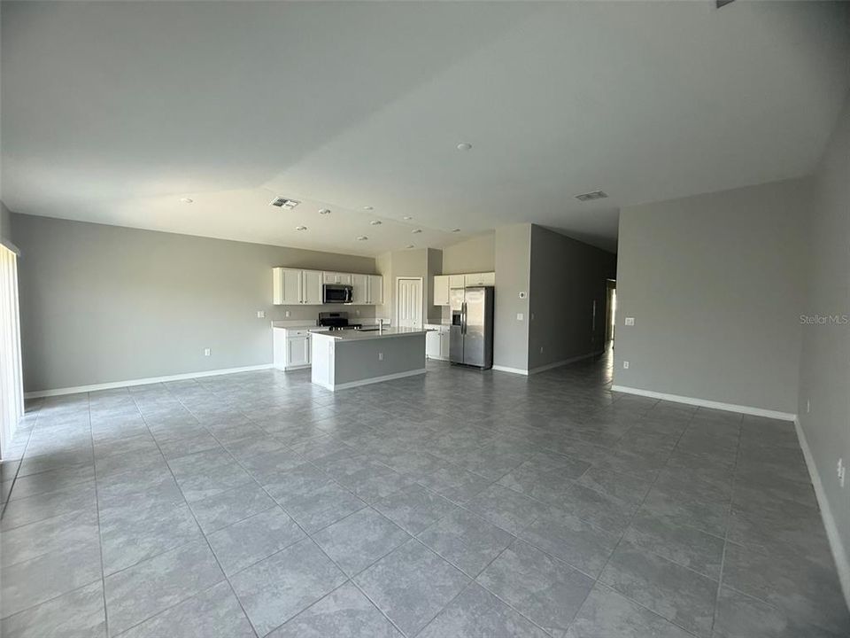 Active With Contract: $2,000 (4 beds, 2 baths, 1935 Square Feet)