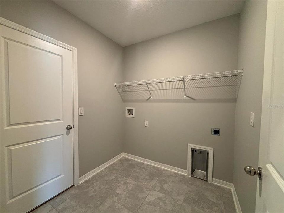 Active With Contract: $2,000 (4 beds, 2 baths, 1935 Square Feet)