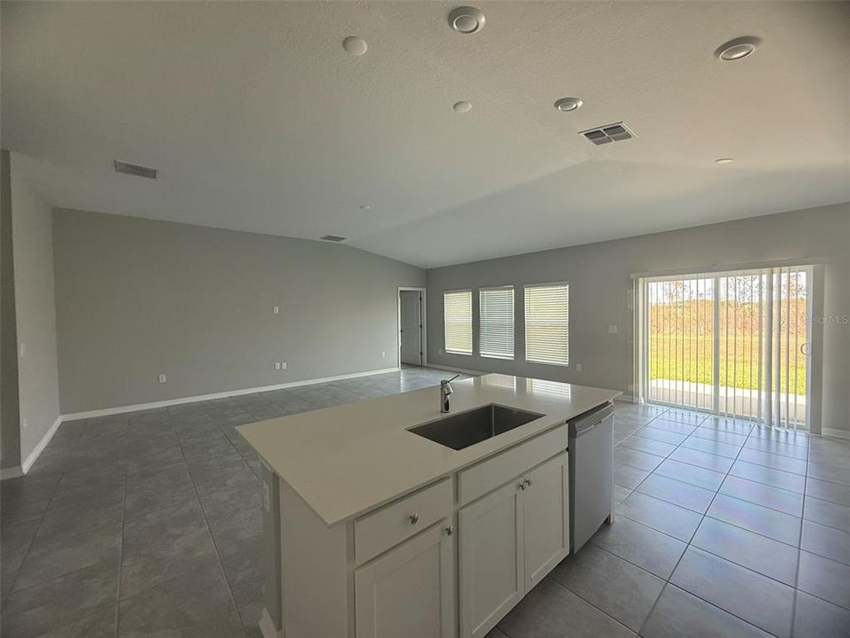 Active With Contract: $2,000 (4 beds, 2 baths, 1935 Square Feet)