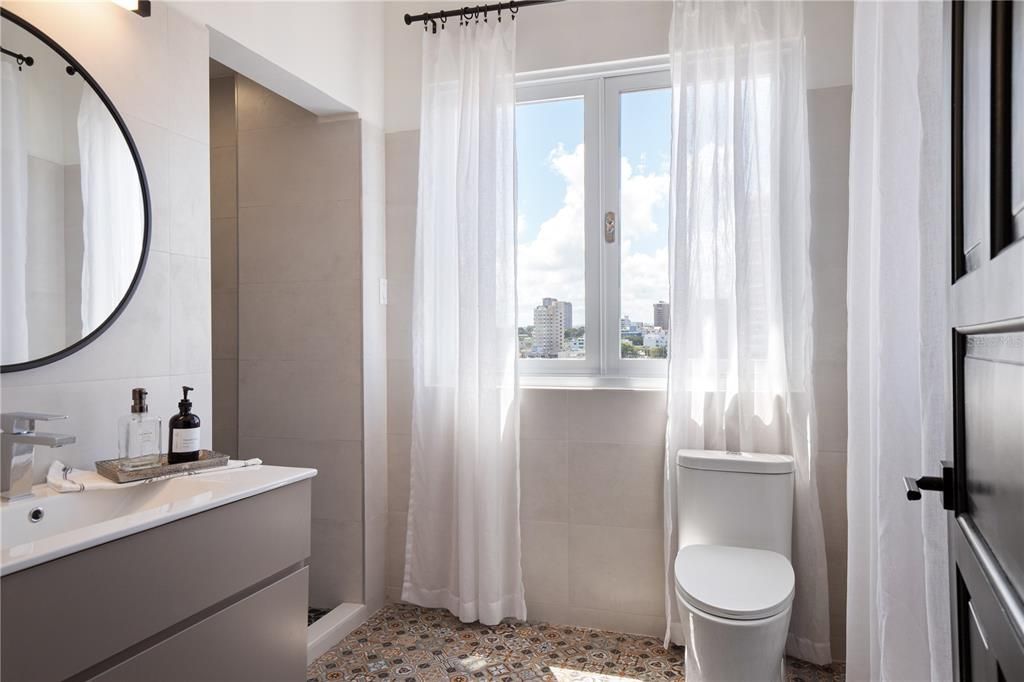 На продажу: $4,640,000 (6 спален, 5 ванн, 5200 Квадратных фут)