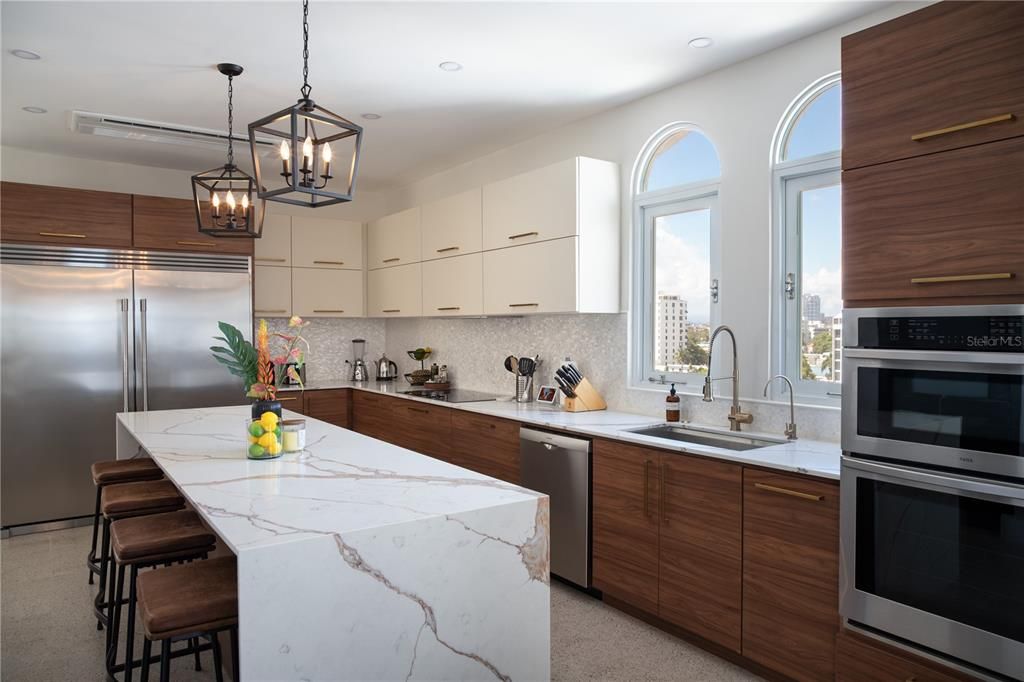 На продажу: $4,640,000 (6 спален, 5 ванн, 5200 Квадратных фут)