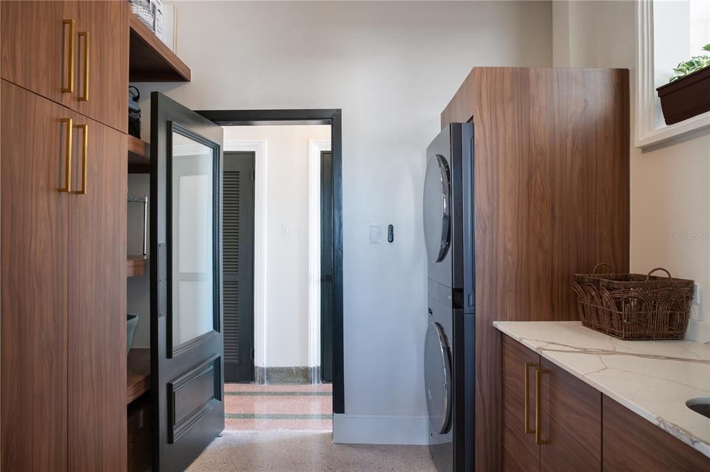 На продажу: $4,640,000 (6 спален, 5 ванн, 5200 Квадратных фут)