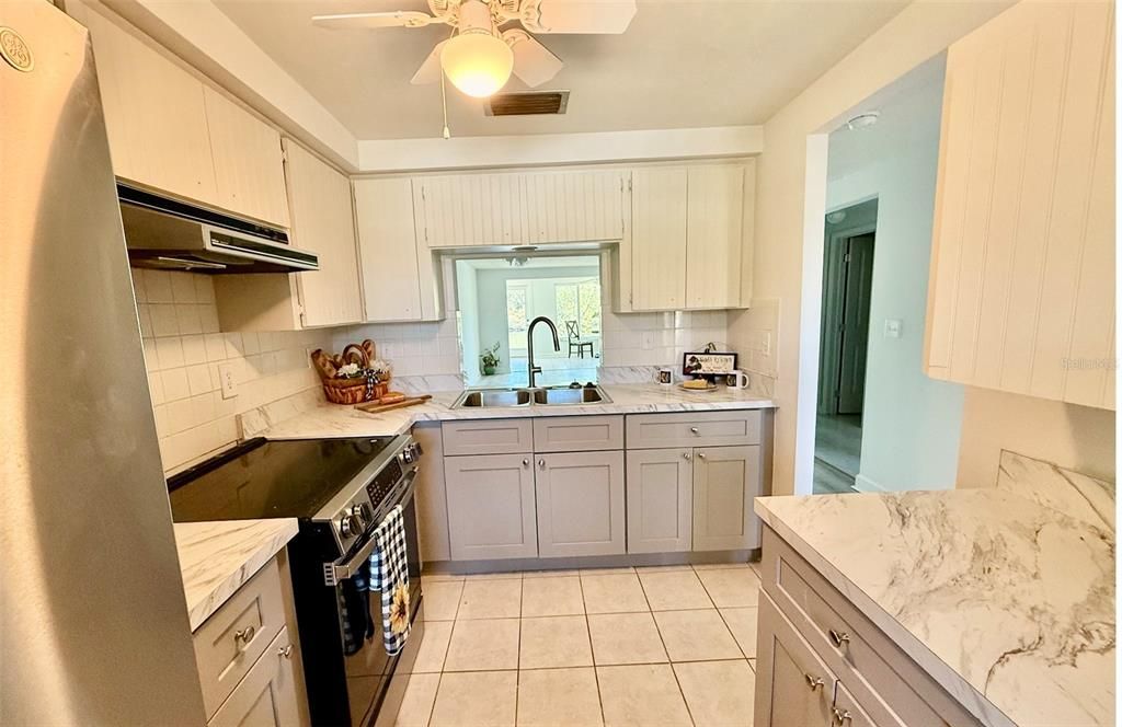 Active With Contract: $64,999 (2 beds, 1 baths, 975 Square Feet)