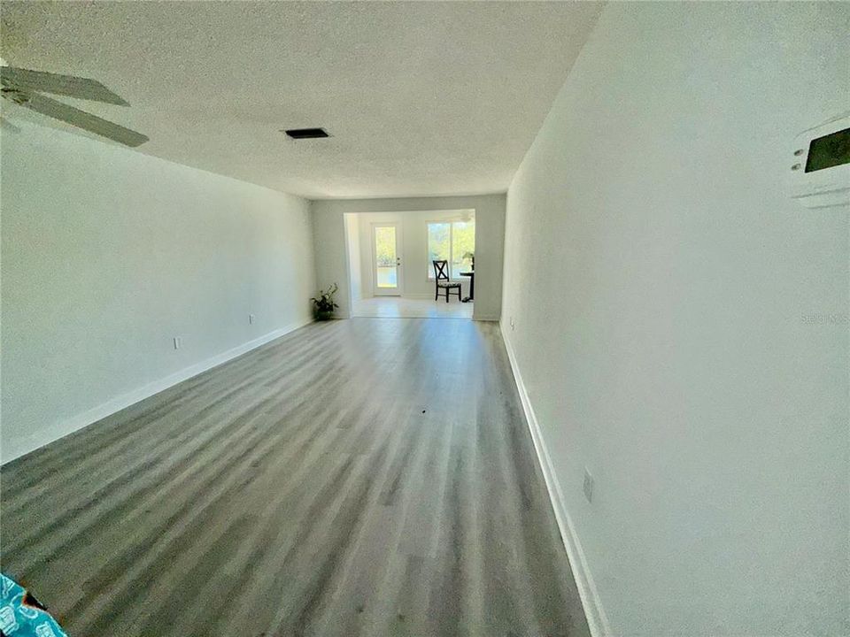 Active With Contract: $64,999 (2 beds, 1 baths, 975 Square Feet)