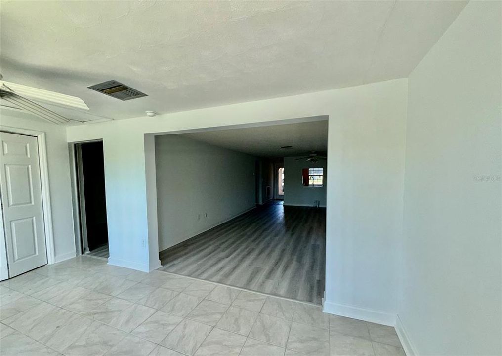 Active With Contract: $64,999 (2 beds, 1 baths, 975 Square Feet)