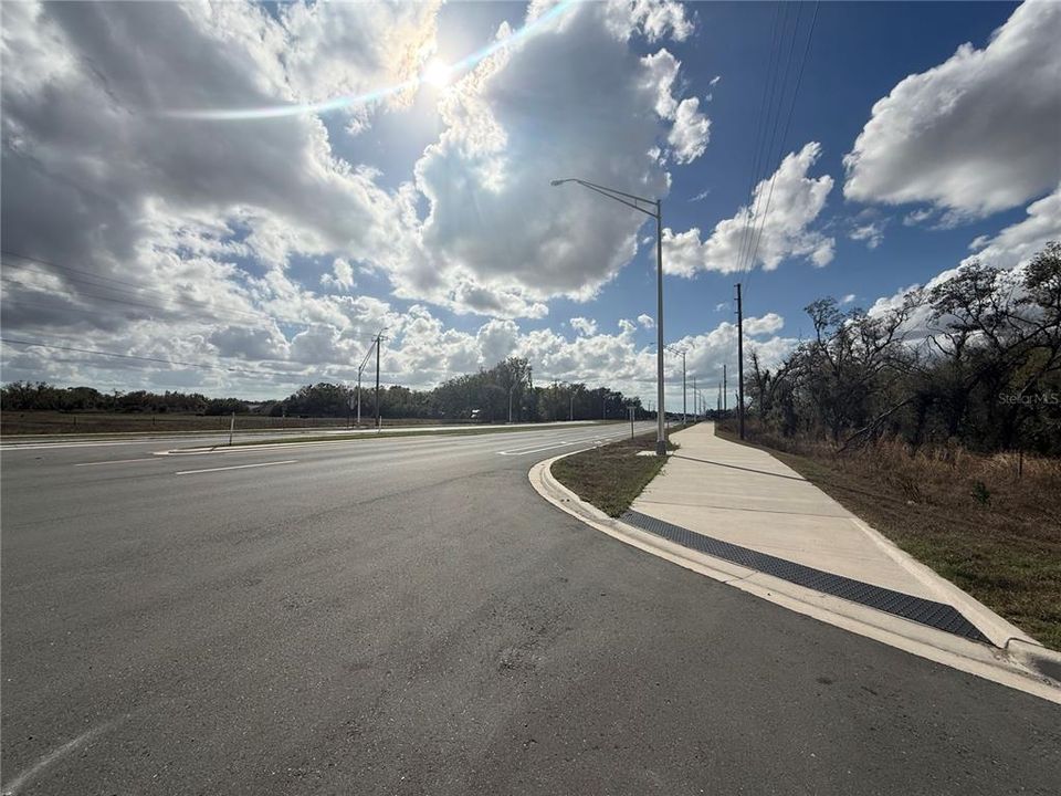 На продажу: $700,000 (1.00 acres)