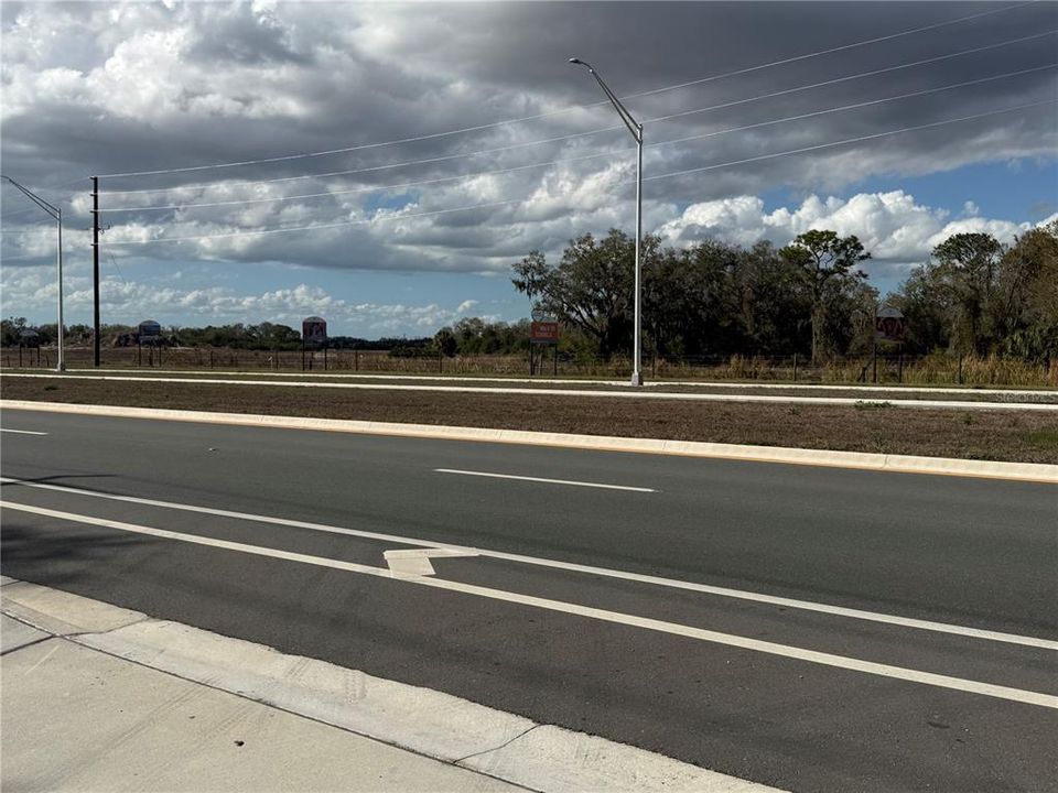 На продажу: $700,000 (1.00 acres)