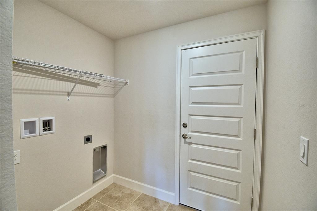 En Venta: $379,787 (4 camas, 2 baños, 2330 Pies cuadrados)