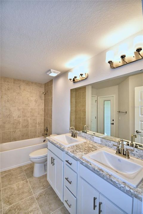 En Venta: $379,787 (4 camas, 2 baños, 2330 Pies cuadrados)