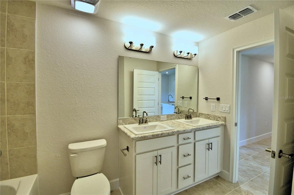 En Venta: $379,787 (4 camas, 2 baños, 2330 Pies cuadrados)