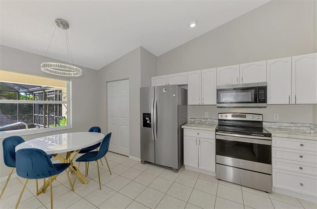 Active With Contract: $464,900 (2 beds, 2 baths, 1690 Square Feet)