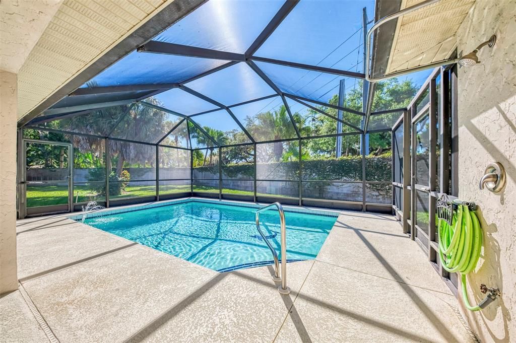 Active With Contract: $464,900 (2 beds, 2 baths, 1690 Square Feet)