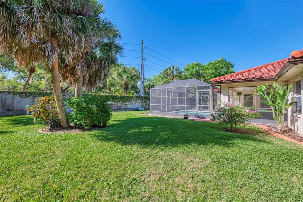 Active With Contract: $464,900 (2 beds, 2 baths, 1690 Square Feet)