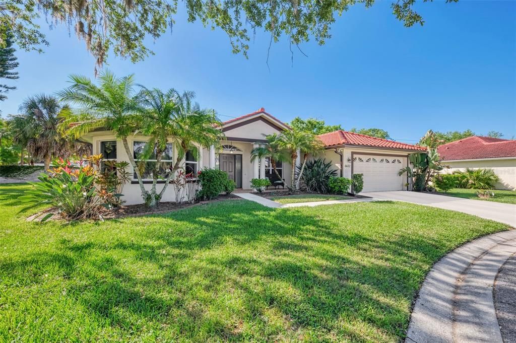 Active With Contract: $464,900 (2 beds, 2 baths, 1690 Square Feet)