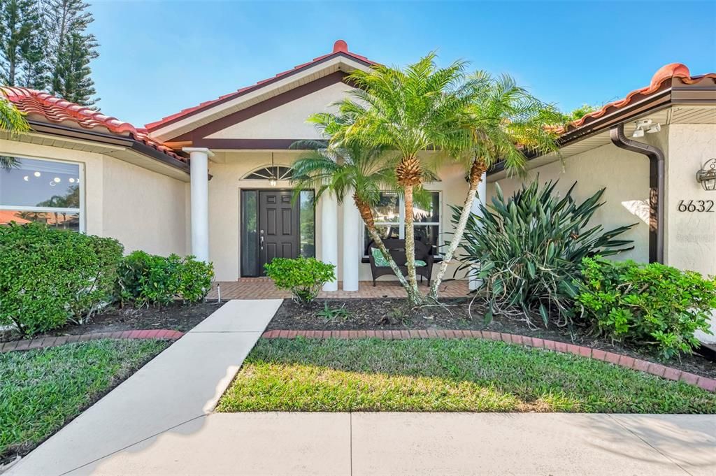Active With Contract: $464,900 (2 beds, 2 baths, 1690 Square Feet)