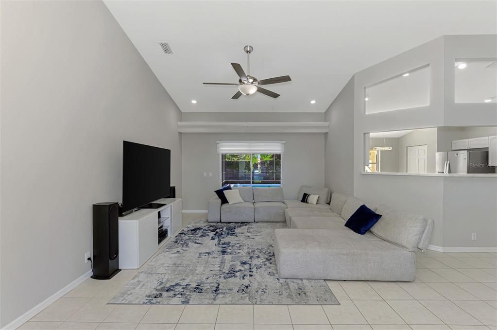 Active With Contract: $464,900 (2 beds, 2 baths, 1690 Square Feet)