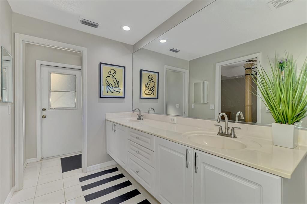Active With Contract: $464,900 (2 beds, 2 baths, 1690 Square Feet)
